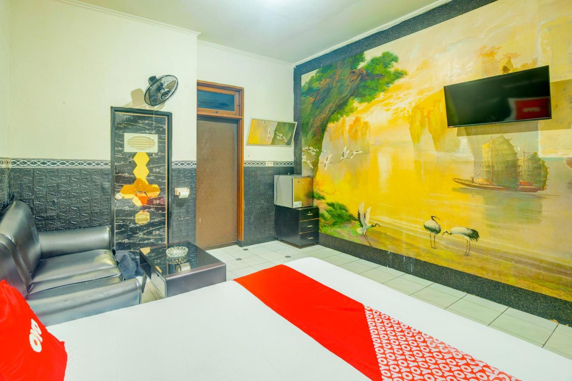 Oyo 93132 Modom Homestay Near Rs Islam Jakarta Pondok Kopi Zewnętrze zdjęcie