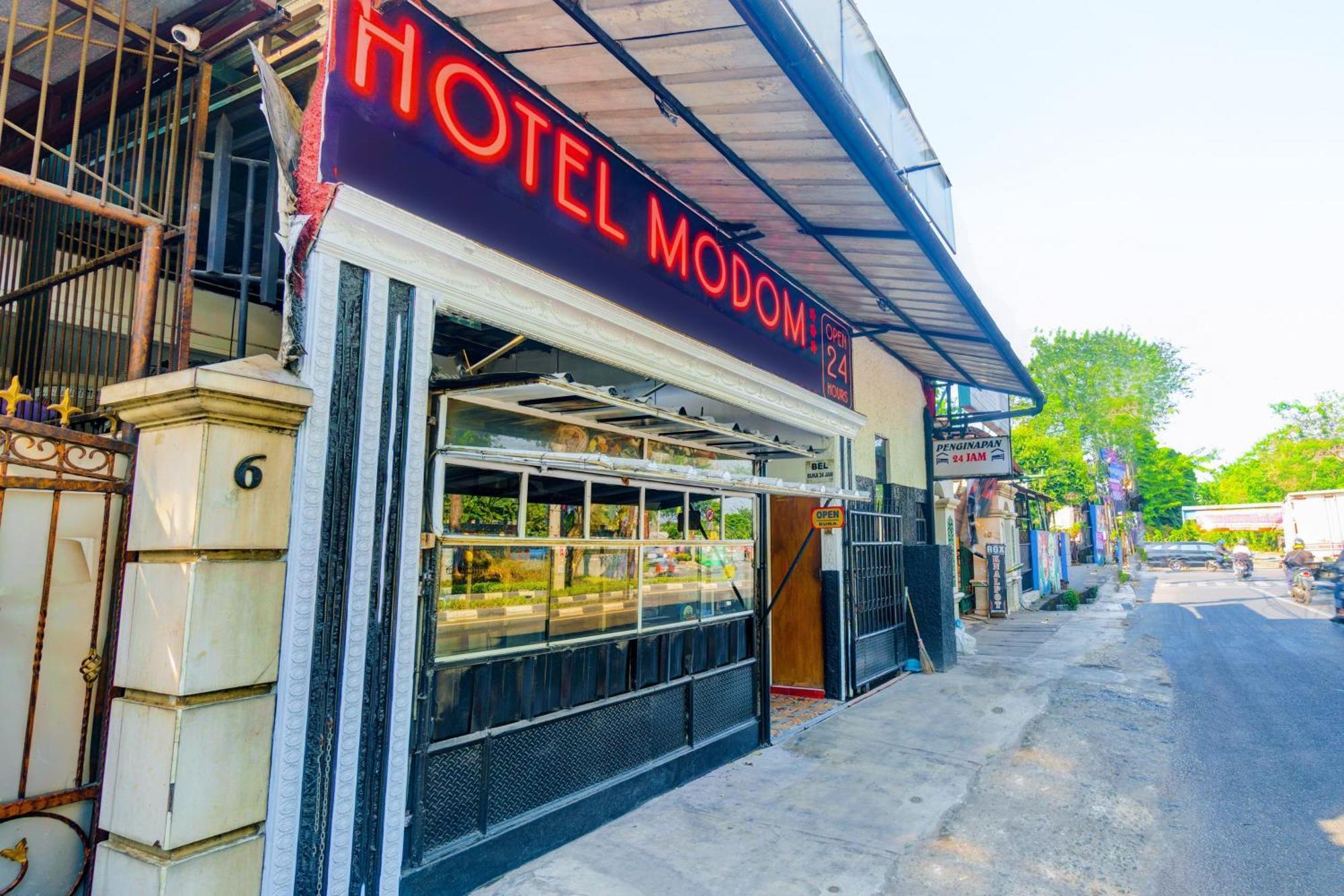 Oyo 93132 Modom Homestay Near Rs Islam Jakarta Pondok Kopi Zewnętrze zdjęcie