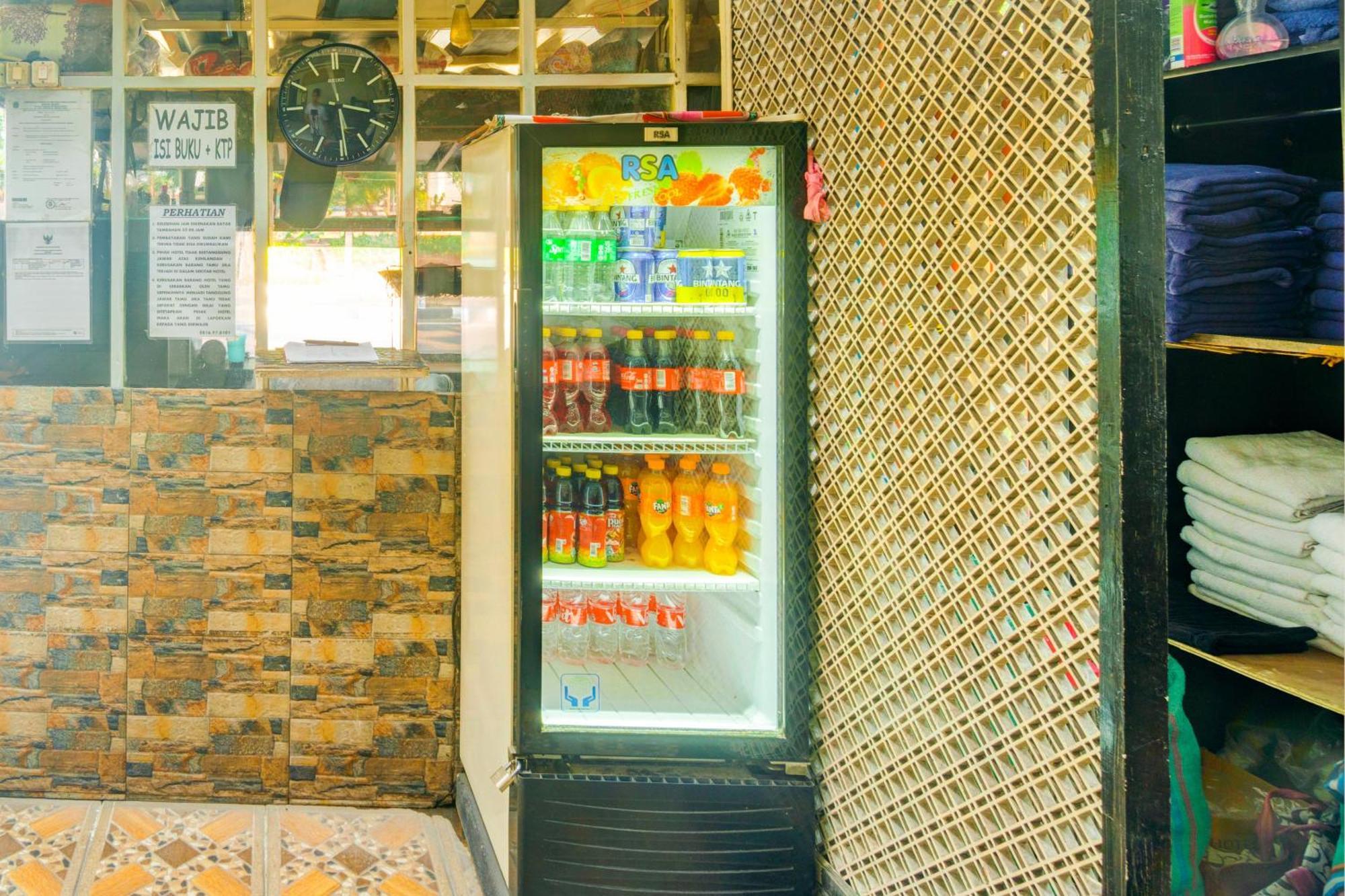 Oyo 93132 Modom Homestay Near Rs Islam Jakarta Pondok Kopi Zewnętrze zdjęcie