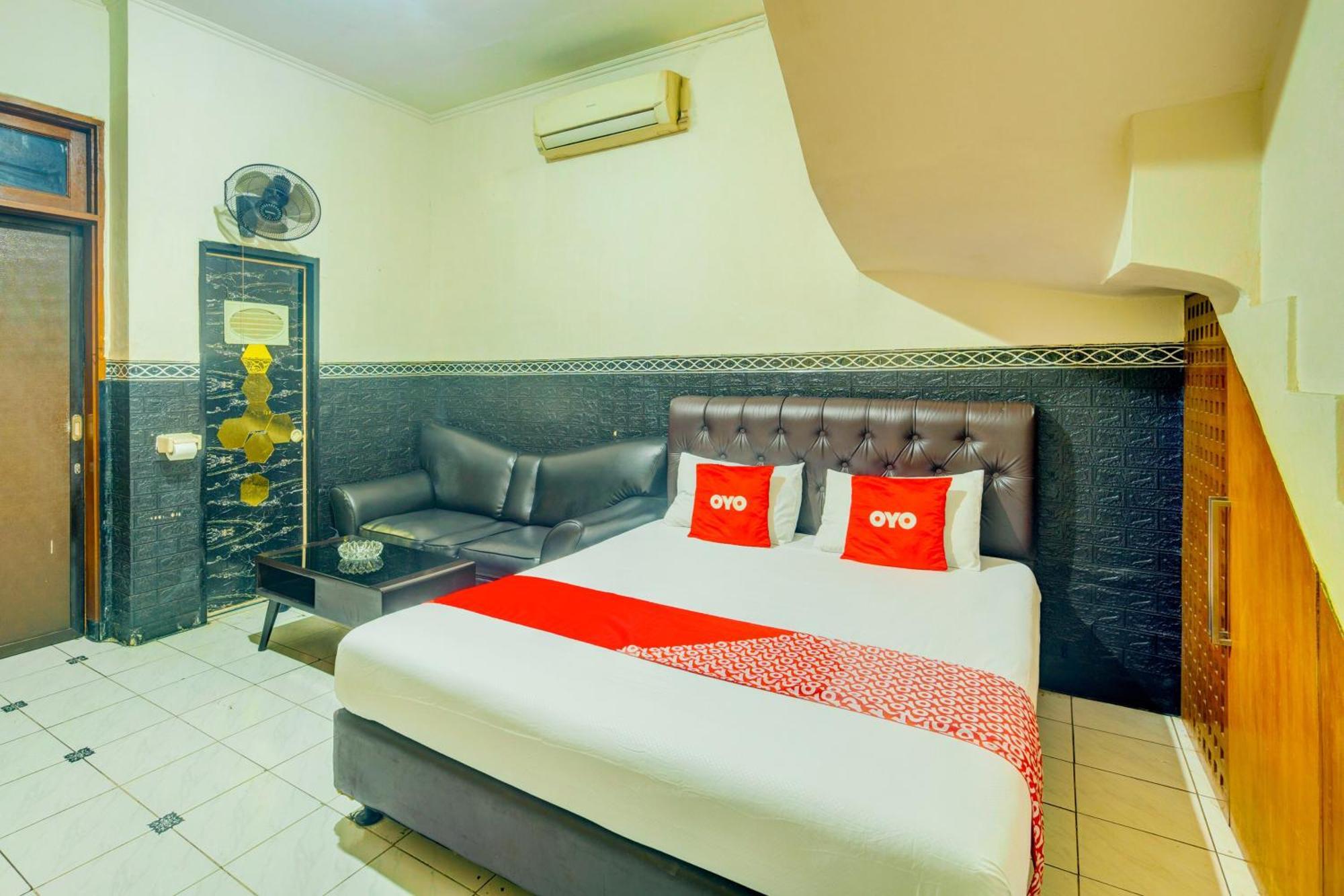 Oyo 93132 Modom Homestay Near Rs Islam Jakarta Pondok Kopi Zewnętrze zdjęcie
