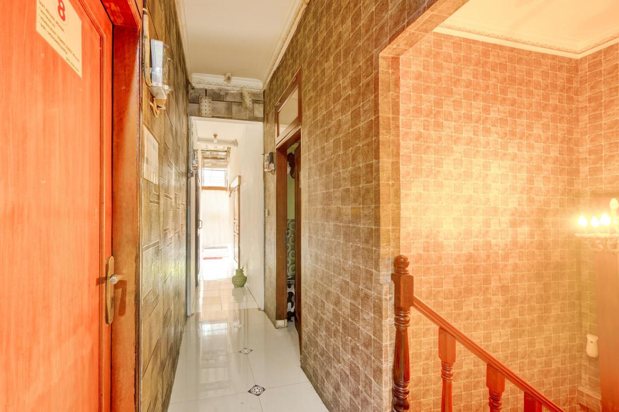 Oyo 93132 Modom Homestay Near Rs Islam Jakarta Pondok Kopi Zewnętrze zdjęcie