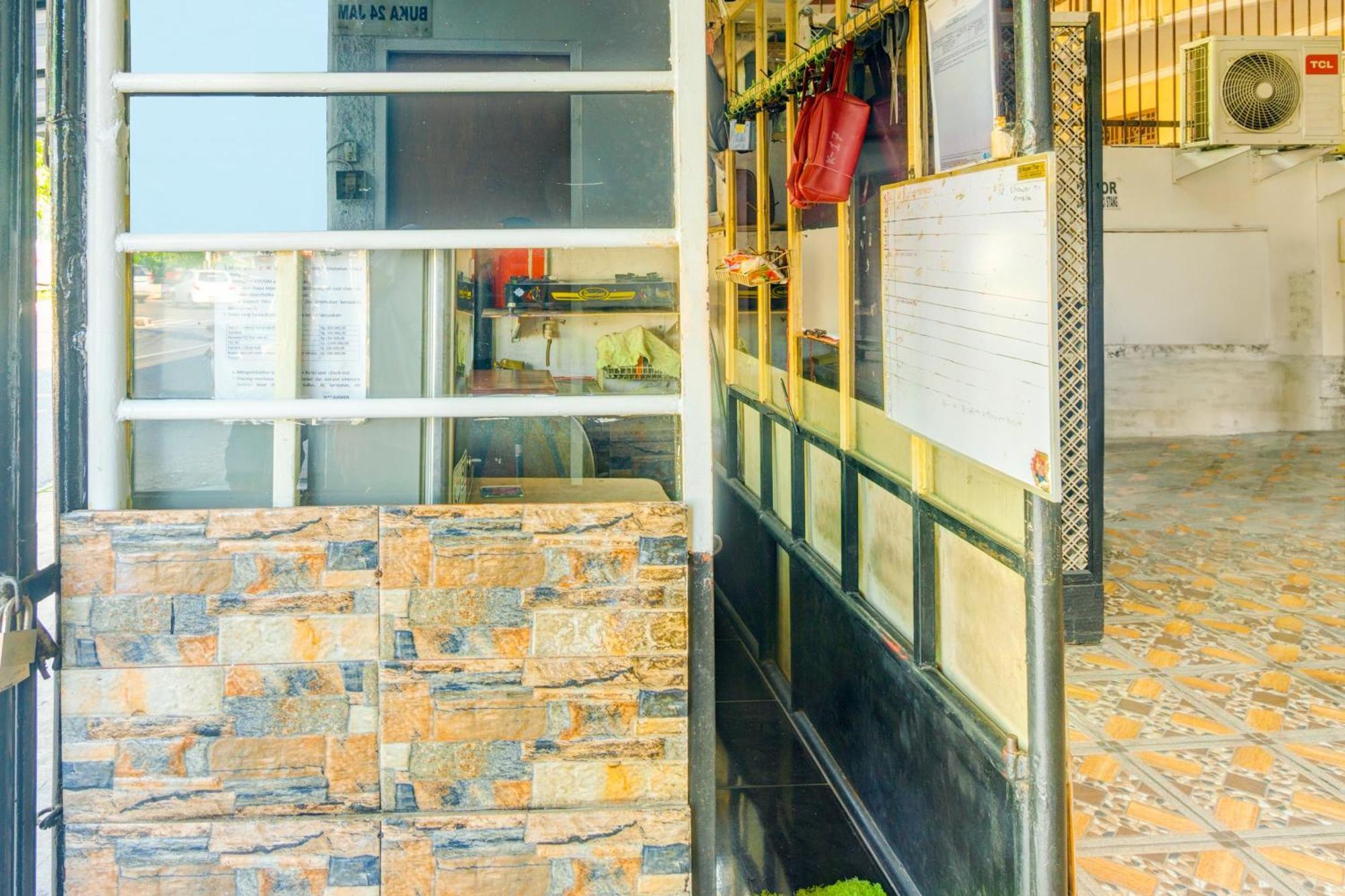 Oyo 93132 Modom Homestay Near Rs Islam Jakarta Pondok Kopi Zewnętrze zdjęcie